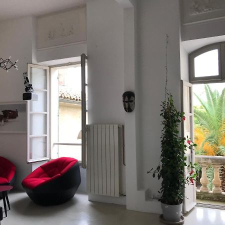 Appartement A La Roquette, Dans L'Hotel De Divonne, Classe. Arles Exterior photo