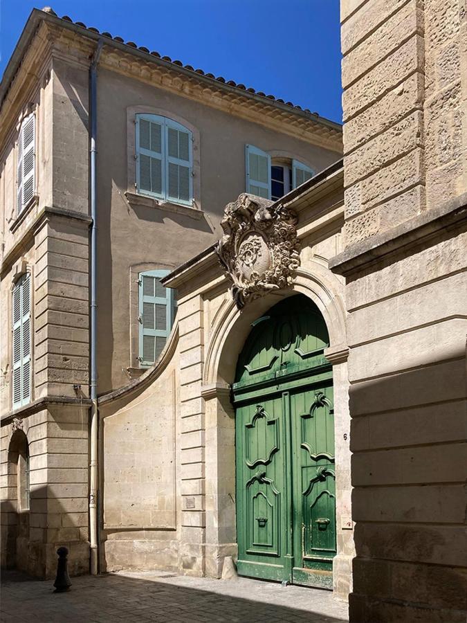 Appartement A La Roquette, Dans L'Hotel De Divonne, Classe. Arles Exterior photo